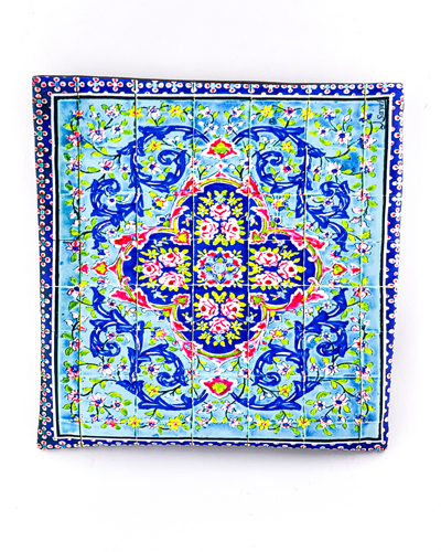 کوسن با طرح کاشی‌کاری سنتی و زمینه آبی روشن – تلفیقی از هنر ایرانی و رنگ‌های زنده