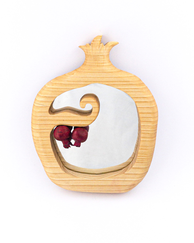 آینه چوبی نمادین انار | تلفیق هنر سنتی و زیبایی طبیعی در طراحی منزل