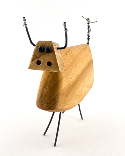 مجسمه چوبی گاو دست‌ساز | دکوری سنتی و هنری با طراحی خلاقانه