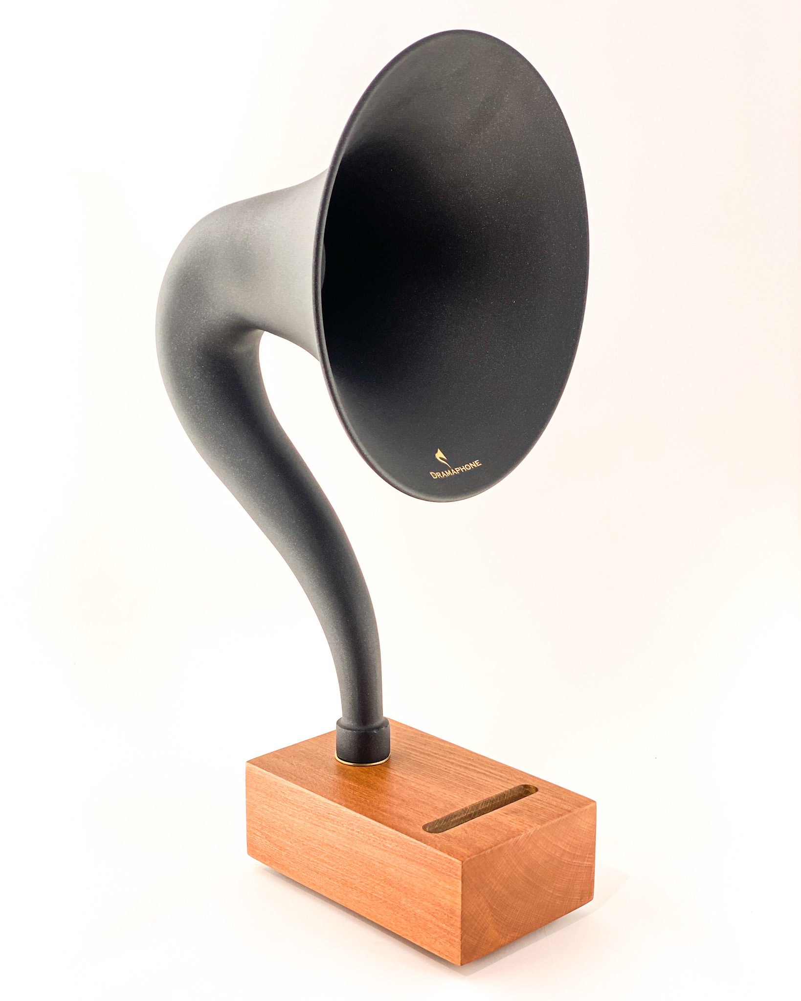 درامافون – پخش‌کننده صدای مکانیکی بدون نیاز به برق و باتری