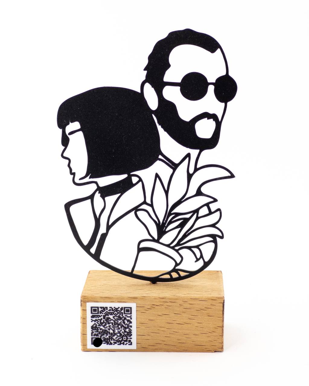 تندیس فلزی لئون و ماتیلدا با پایه چوبی راش گرجستان| شگفتی سینمایی