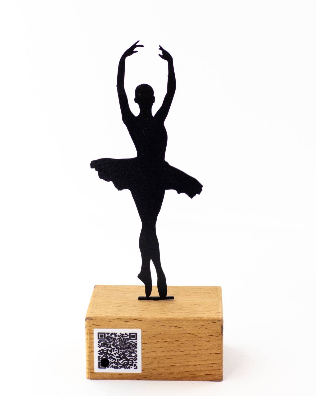 تندیس فلزی بالرین با پایه چوبی راش گرجستان |  نمادی از زیبایی و هنر رقص