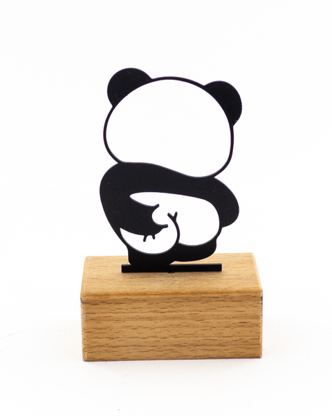 تندیس فلزی طرح پاندا با پایه چوبی راش گرجستان | دکوری شیک و مدرن