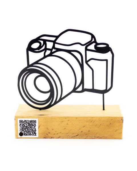 تندیس فلزی طرح دوربین عکاسی با پایه چوبی راش گرجستان |  دکوری شیک و مدرن
