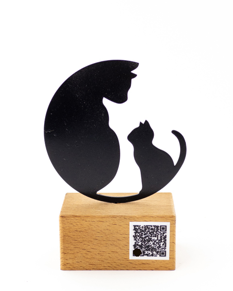 تندیس فلزی طرح دو گربه با پایه چوبی راش گرجستان | نمادی خاص برای علاقمندان به گربه