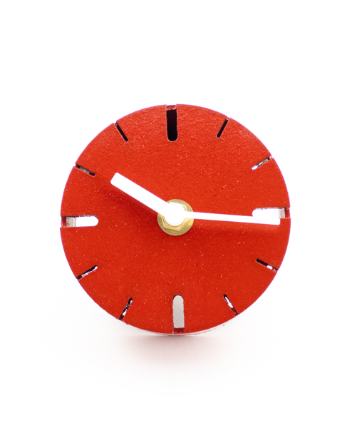 ساعت مگنتی در رنگبندی های مختلف مناسب برای تزئین دکوراسیون منزل