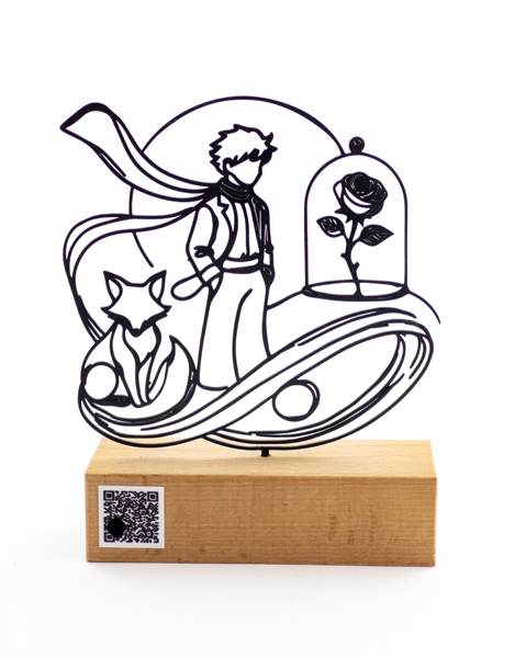 تندیس فلزی شازده کوچولو با پایه چوبی راش گرجستان | داستانی بی‌انتها در دل یک اثر هنری زیبا