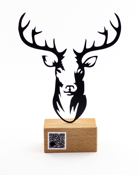 تندیس فلزی طرح گوزن با پایه چوبی راش گرجستان | نمادی خاص برای علاقمندان به حیوانات