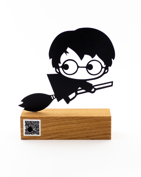 تندیس فلزی فانتزی هری پاتر با پایه چوب راش و QR کد اختصاصی