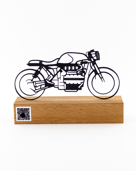 تندیس فلزی موتور سیکلت با پایه چوب گرجستان – تلفیق هنر فلز و چوب طبیعی با قابلیت شخصی‌سازی دیجیتال