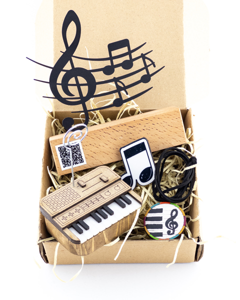 پک هدیه موزیسین با تندیس نت سل و اکسسوری چوبی