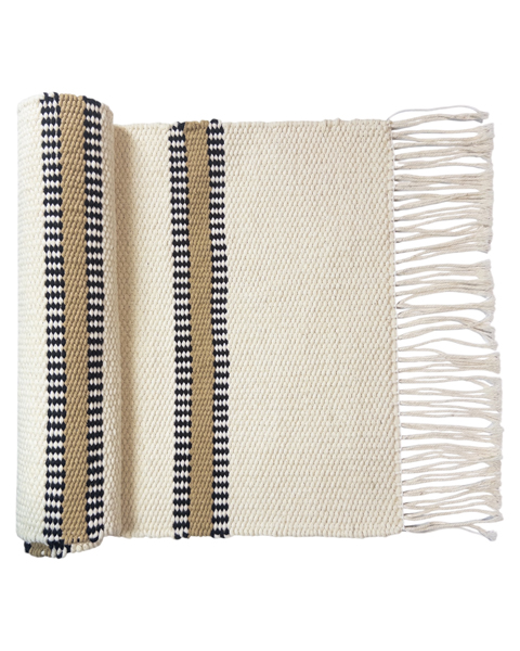 رانر و رومیزی مستطیلی دست‌ساز با نخ پنبه طبیعی، رنگ شتری و سفید با طرح هندسی خطی – مناسب دکور بوهو و مینیمال