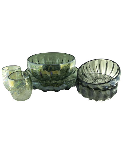 ست کامل ظروف آبگینه دست‌ساز سبز دودی با تکنیک فوت – دکور هنری و مینیمال