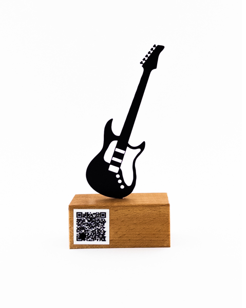 تندیس فلزی گیتار الکتریک با پایه چوبی راش
