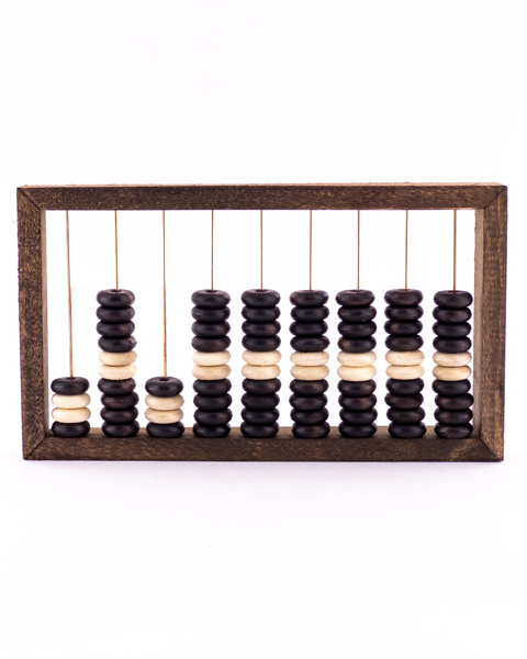 چرتکه چوبی سنتی با مهره‌های خراطی شده روشن و تیره عمده و تک | ابزار آموزشی و دکور کلاسیک