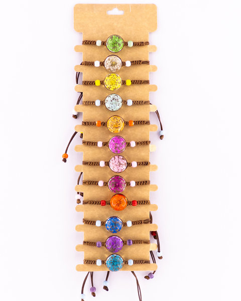 دستبند مهره‌ای با پلاک رزینی همراه قاصدک خشک رنگی | فروش عمده زیورآلات دست‌ساز قابل تنظیم