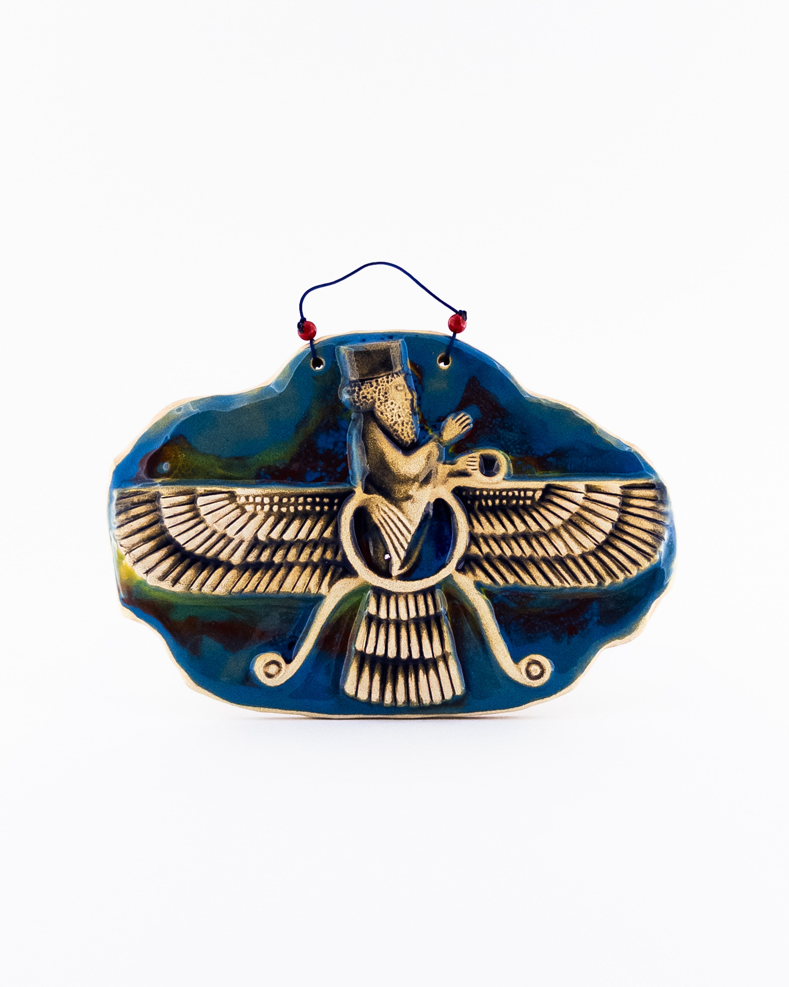 آویز خشت سفالی تزیینی با نقش فروهر – نماد اصالت، ایمان و حفاظت