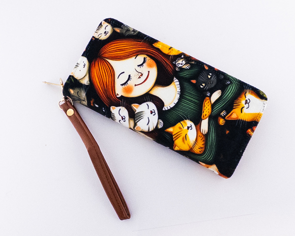 کیف دستی با بند مچی و تصویر هنری گربه‌ها – اکسسوری خاص برای عاشقان حیوانات و طراحی‌های خلاقانه