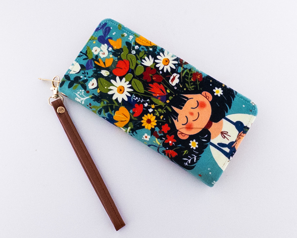 کیف  پول دستی با بند مچی و تصویر هنری گل‌ها – اکسسوری خیال‌انگیز برای سبک زندگی خلاقانه