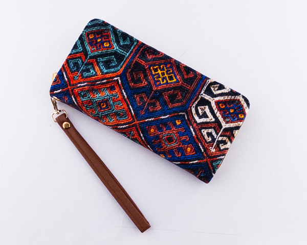 کیف پول دستی با بند مچی و طرح هندسی سنتی – اکسسوری رنگارنگ برای سبک خاص و استفاده روزمره