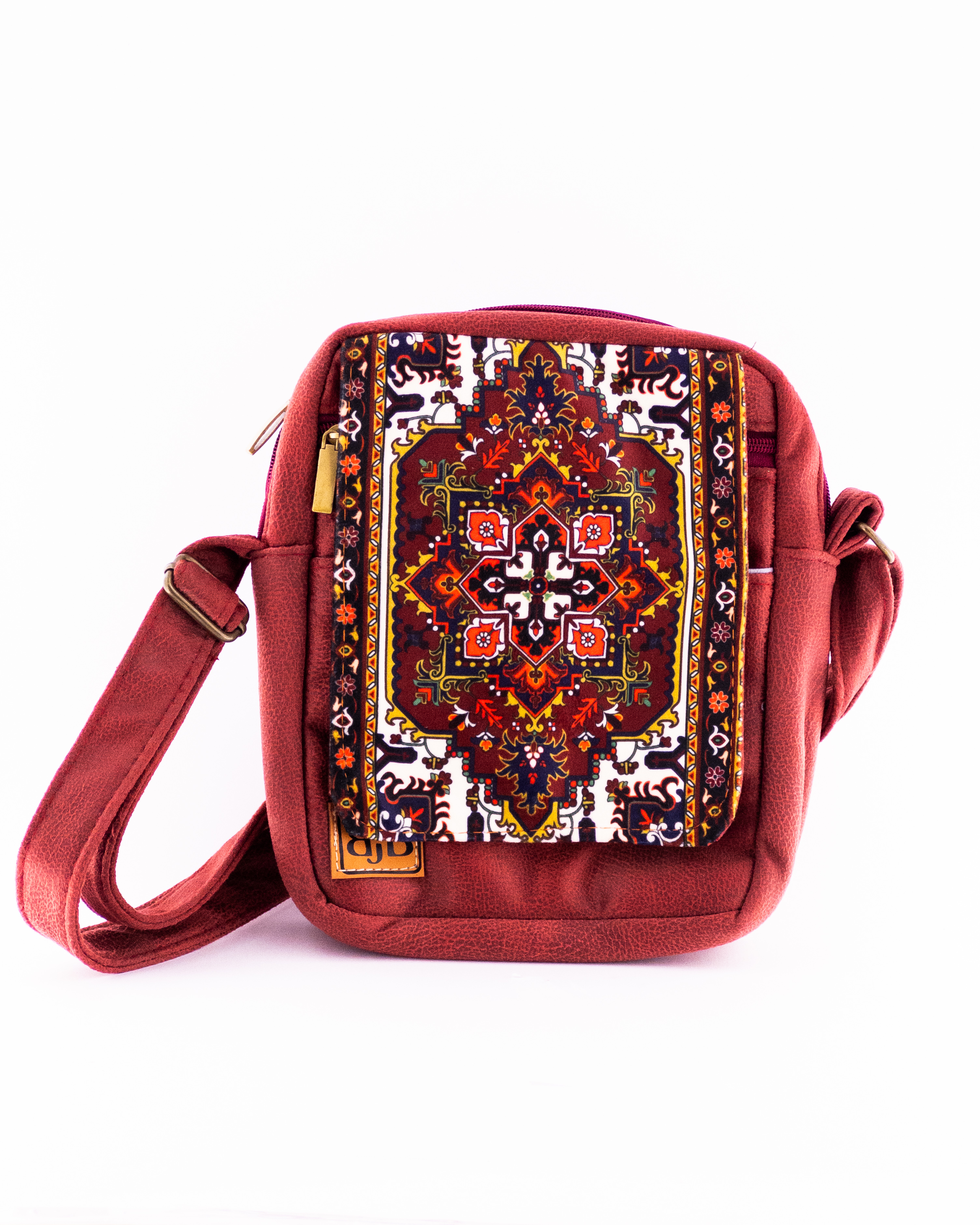 کیف دوشی مخملی عنابی با طرح فرش ایرانی – بند قابل تنظیم، مناسب استفاده روزمره و هدیه‌ای فرهنگی