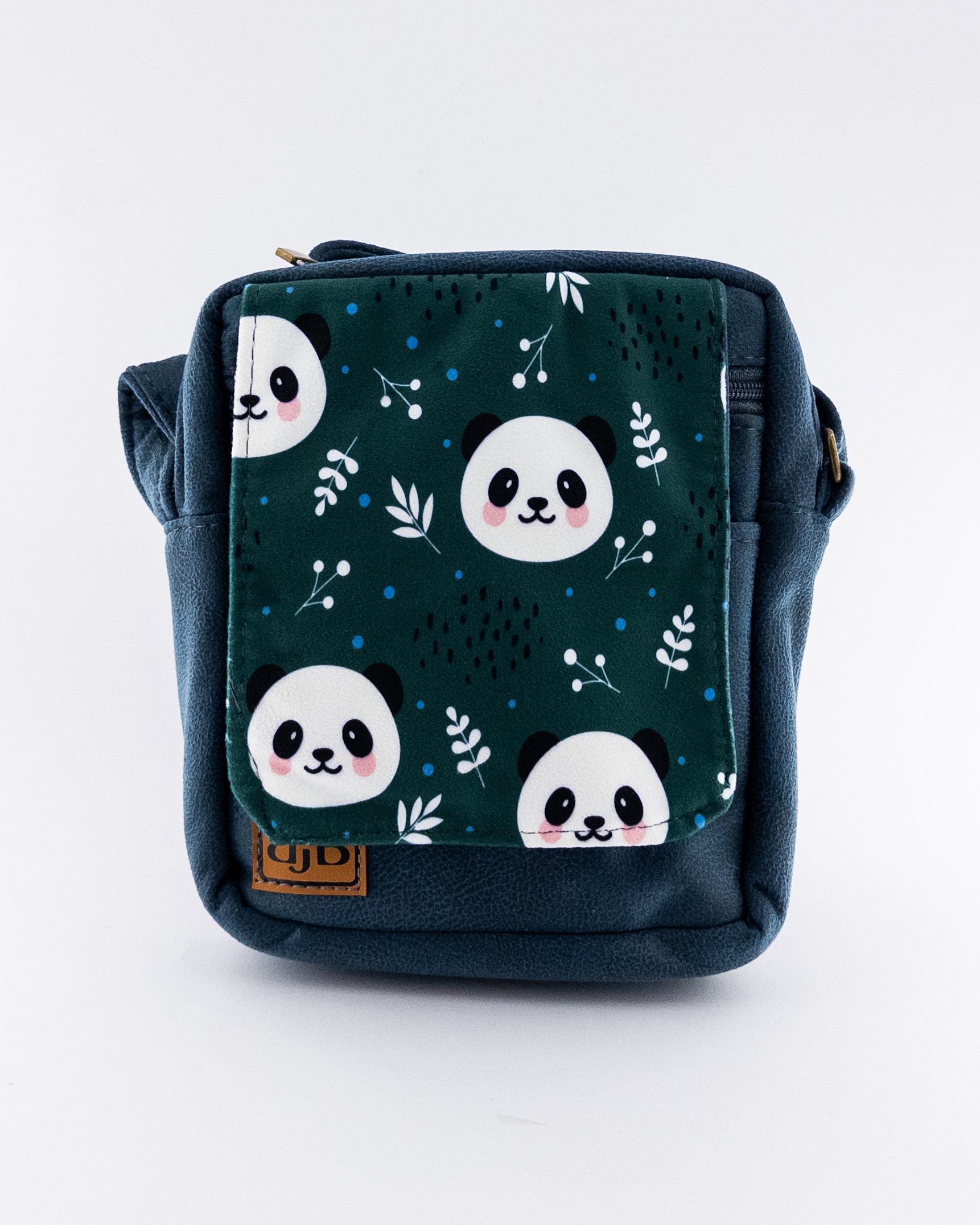 کیف دوشی مخملی آبی با درِ طرح پاندا و برگ – بند قابل تنظیم، مناسب نوجوانان و علاقه‌مندان به طراحی‌های فانتزی