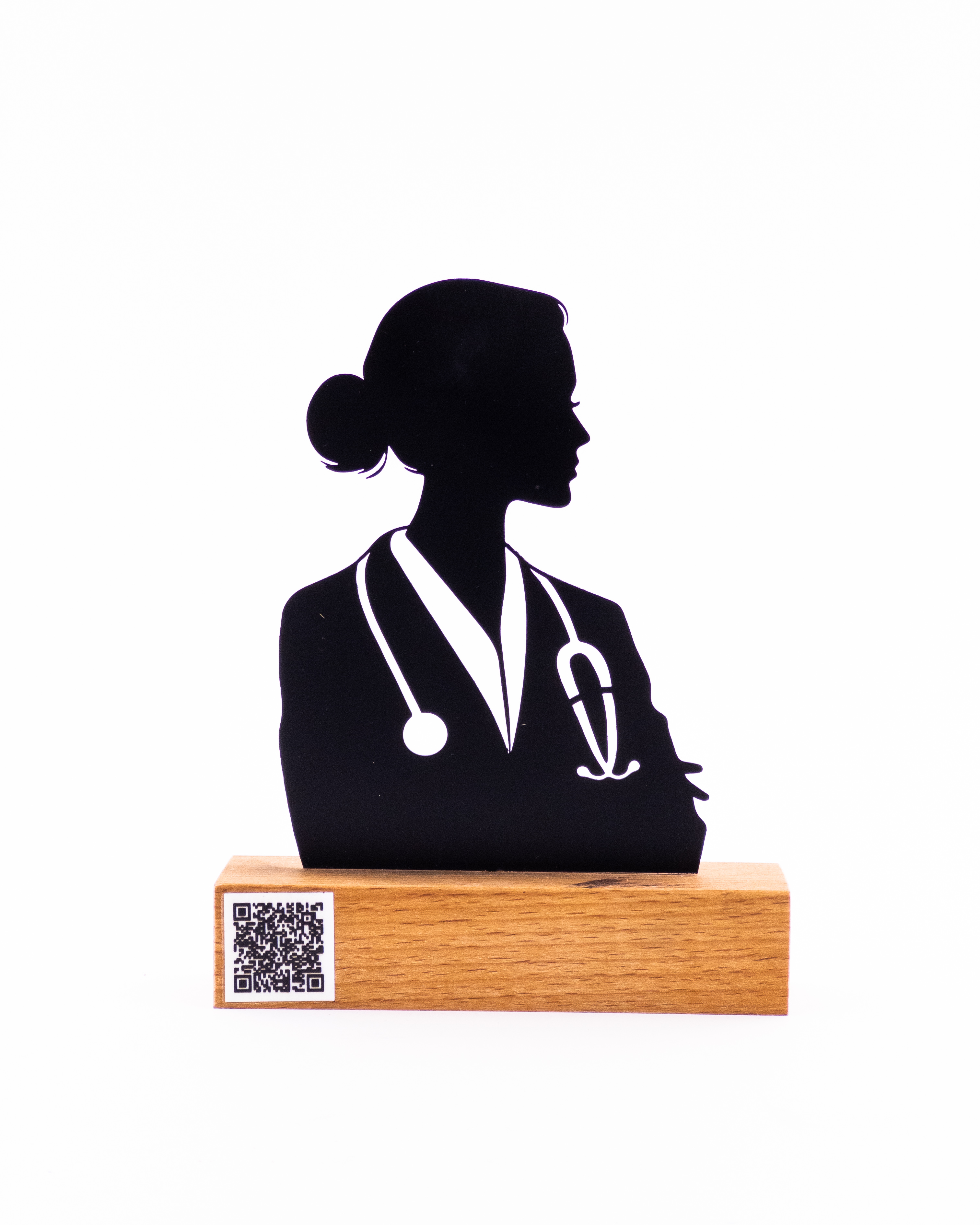 تندیس فلزی پزشک با پایه چوبی؛ نماد احترام و قدردانی از پزشکان و پرستارها