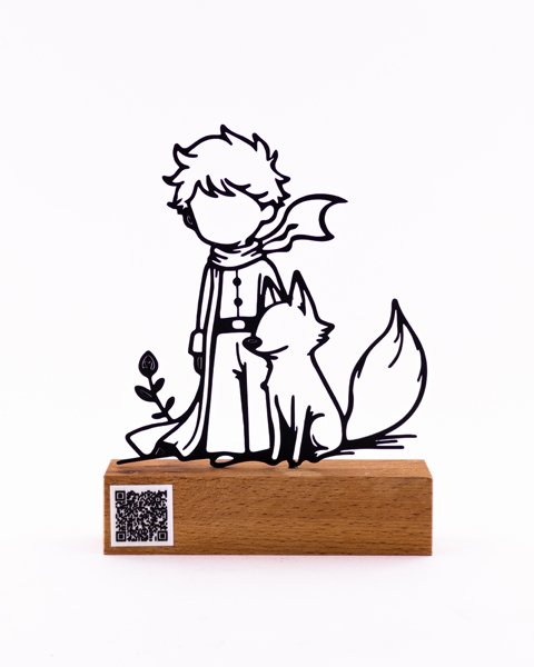 تندیس شازده کوچولو و گل و روباه – نماد عشق، دوستی و سادگیبا بارکُد موسیقی و پایه چوبی – هدیه‌ای شاعرانه برای دوستداران معنا، خیال و داستان