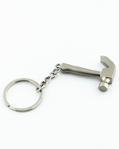 جاسوئیچی فلزی طرح ابزار چکش –خاص و مقاوم، هدیه‌ای متفاوت برای آقایان و علاقه‌مندان به ابزار