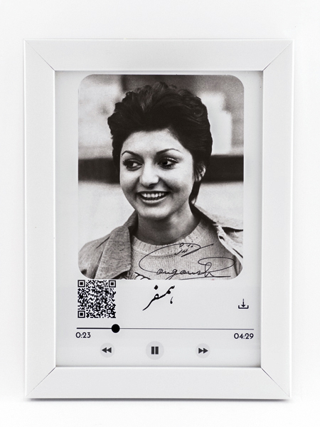 تابلو صوتی (فرکانس) با تصویر گوگوش و خوانش قطعه «همسفر»–دکور هنری خاص و نوستالژی