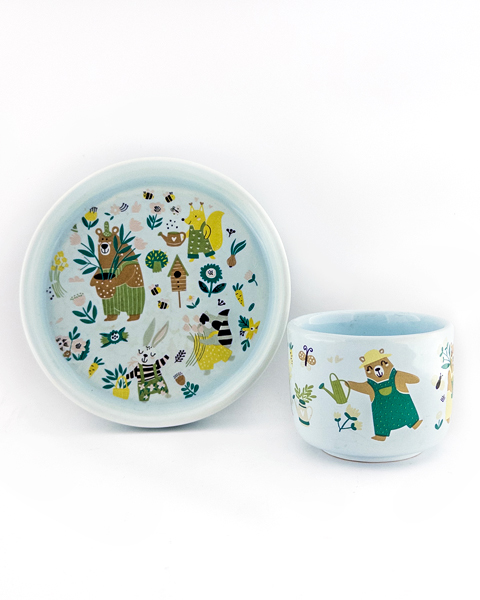 ست ظرف غذای کودک سرامیکی طرح حیوانات باغبان – بشقاب لبه‌دار و فنجان فانتزی