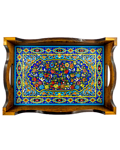 سینی چوبی مستطیل با کاشی هفت‌رنگ طرح گل و مرغ زمینه آبی و حاشیه فیروزه‌ای–دست‌ساز چوب روس مناسب پذیرایی و دکور