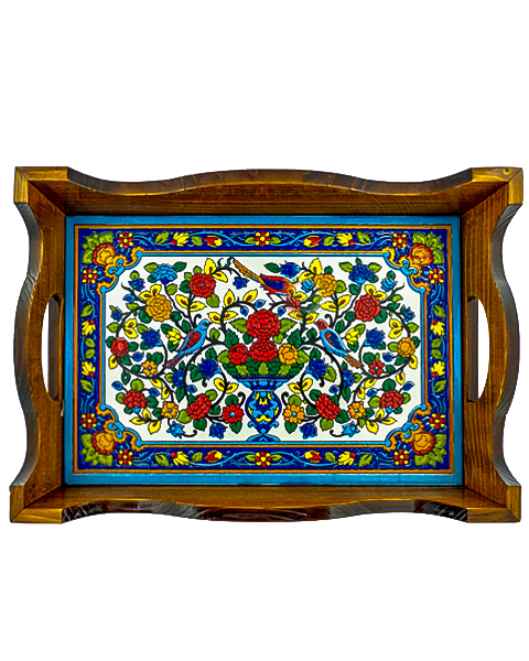 سینی چوبی مستطیل با کاشی هفت‌رنگ طرح گل و مرغ زمینه سفید و حاشیه آبی– دست‌ساز از چوب روس،مناسب پذیرایی و دکور
