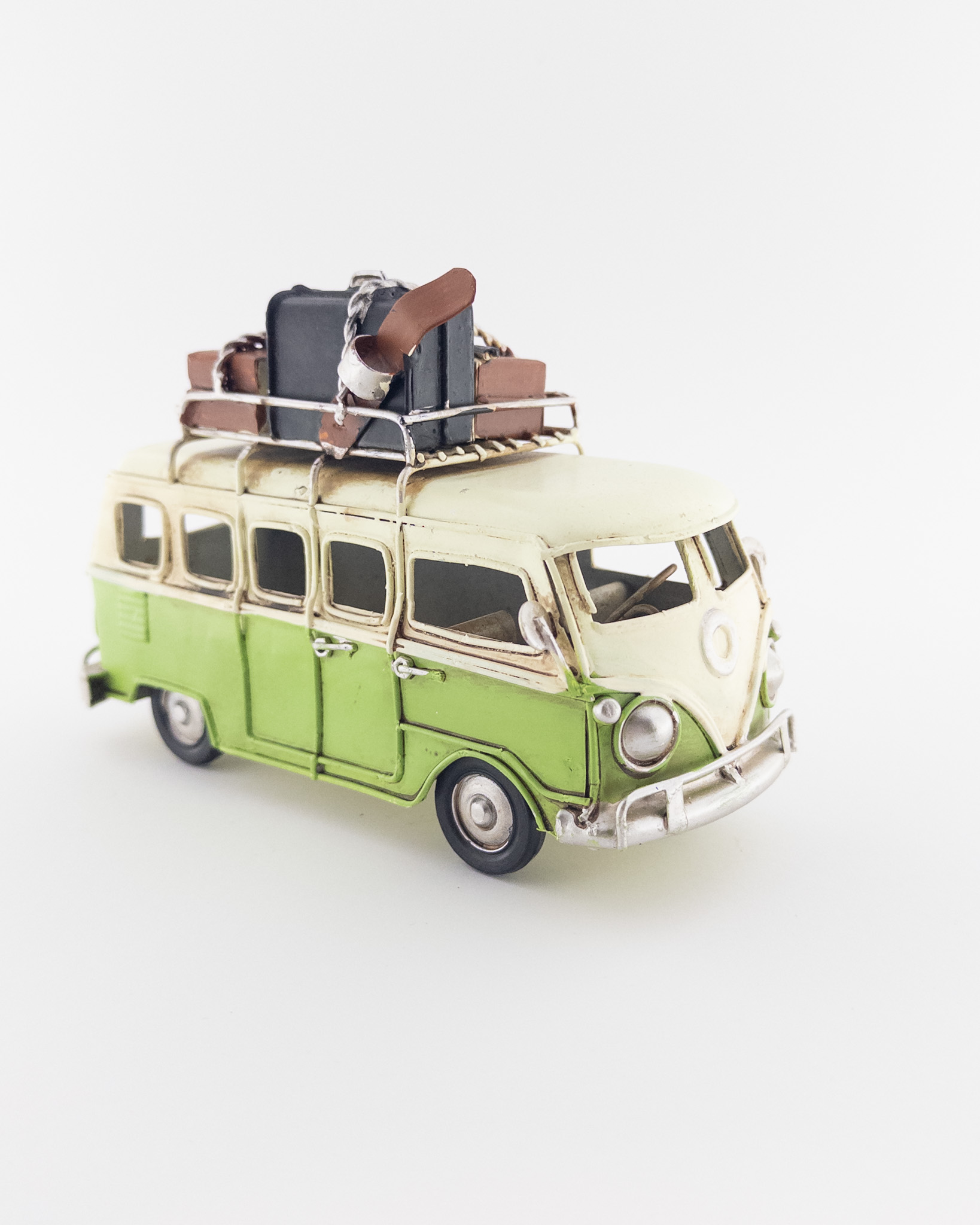 ماکت فولکس‌واگن سبز روشن فلزی دست‌ساز | باربند و چمدان سفر کلکسیونی