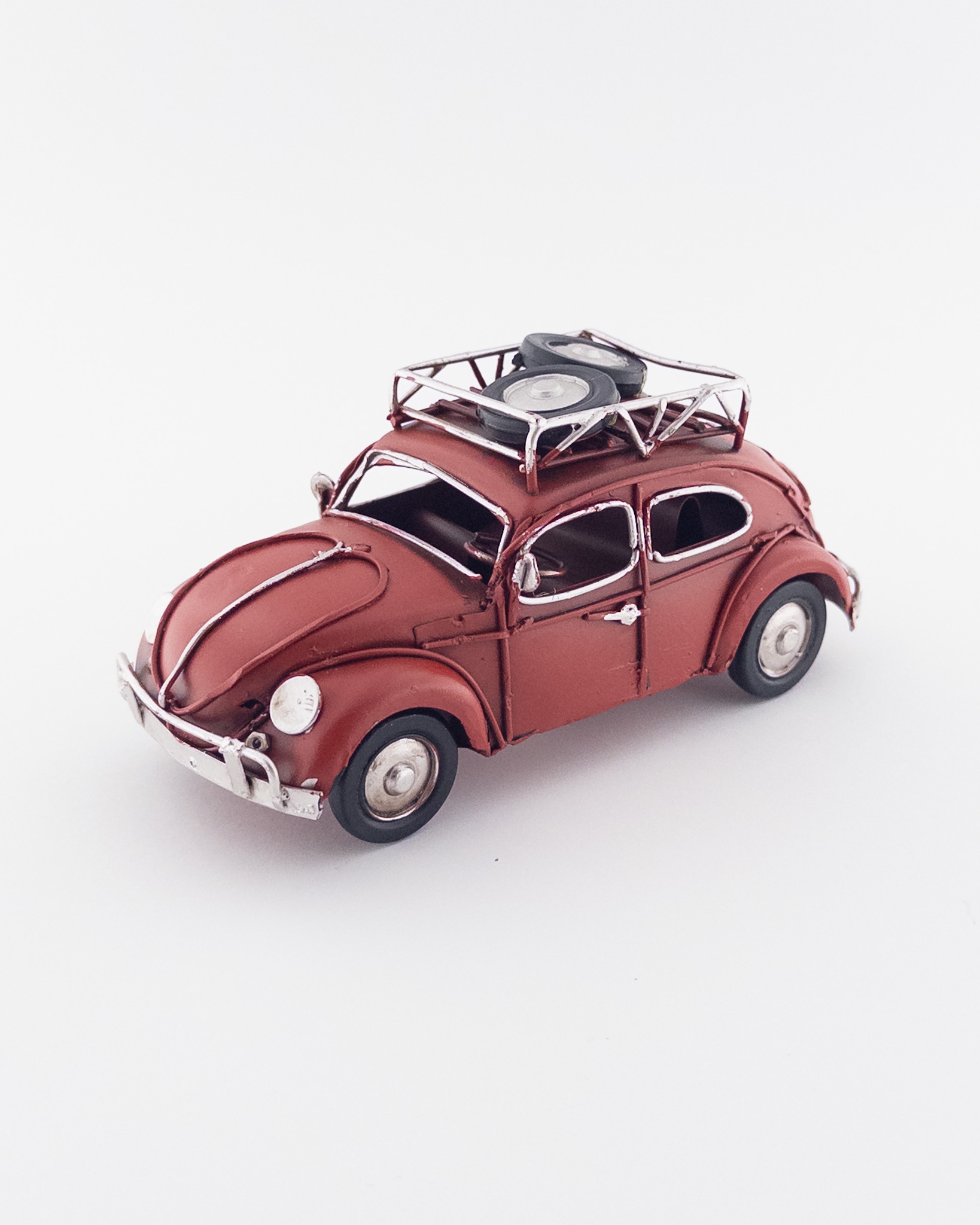 ماکت ماشین فولکس قرمز فلزی دست‌ساز با باربند | مدل نوستالژی کلکسیونی
