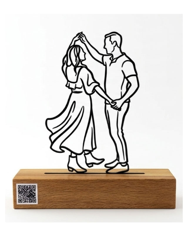 تندیس فلزی سفارشی از روی عکس دلخواه با پایه چوب راش و QR‌کد اختصاصی – هدیه‌ای خاص و ماندگار