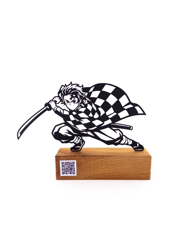 تندیس فلزی انیمه تانجیرو کامادو، پایه چوبی و QR Code | مجسمه دکوراتیو خاص طرفداران انیمه
